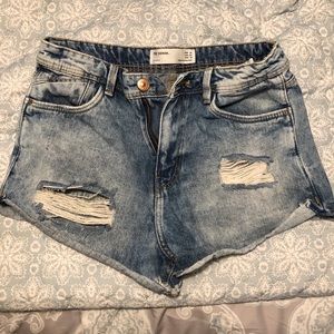 Adorable Zara jean shorts high waisted size 4